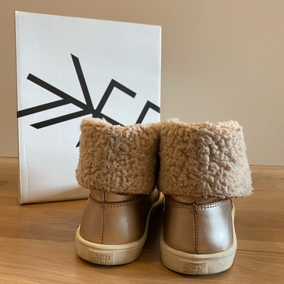 Freshly Picked Gold/Platinum Sherpa Boot - Picture 5 of 8